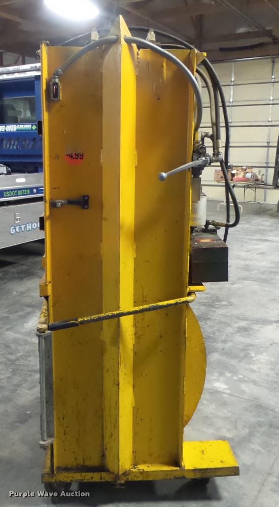 image for item AU9591 Vertec 2242 EA1 cardboard baler