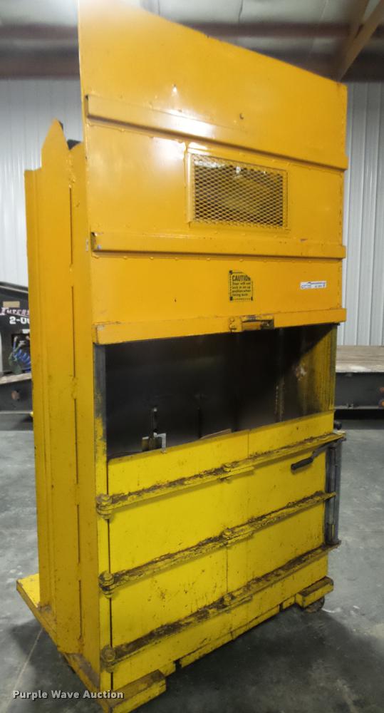 image for item AU9591 Vertec 2242 EA1 cardboard baler