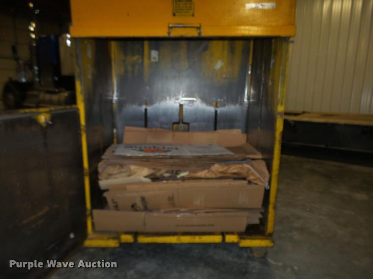 image for item AU9591 Vertec 2242 EA1 cardboard baler