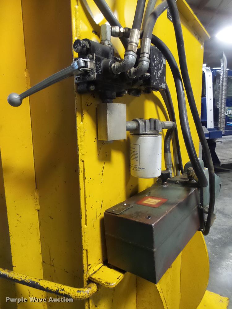 image for item AU9591 Vertec 2242 EA1 cardboard baler