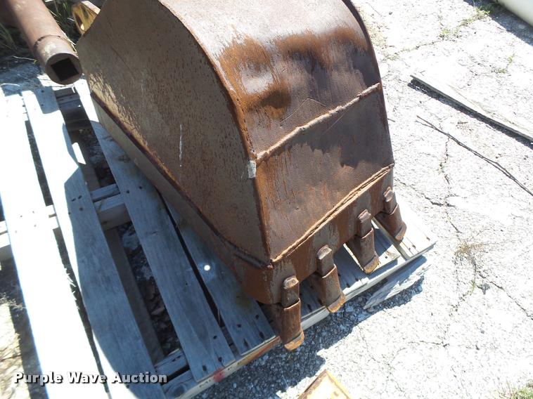 image for item AW9522 18"W bucket