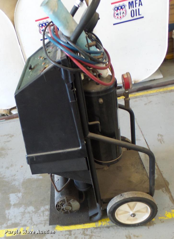 image for item AW9538 Robinair R134A refrigerant recycler