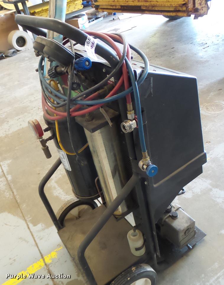 image for item AW9538 Robinair R134A refrigerant recycler