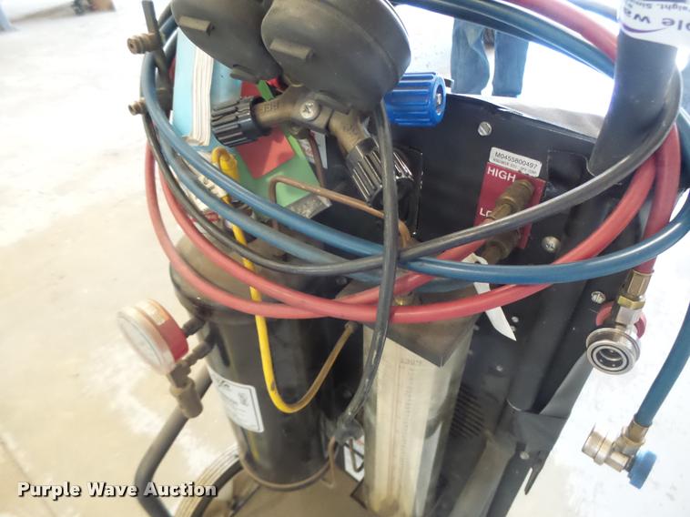 image for item AW9538 Robinair R134A refrigerant recycler