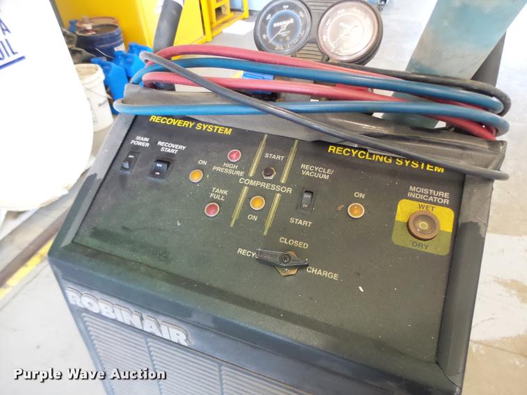 image for item AW9538 Robinair R134A refrigerant recycler