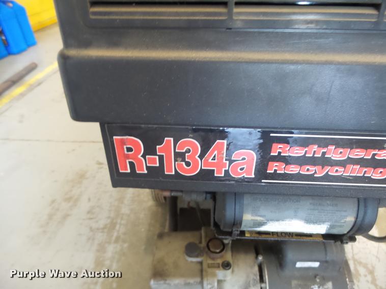 image for item AW9538 Robinair R134A refrigerant recycler