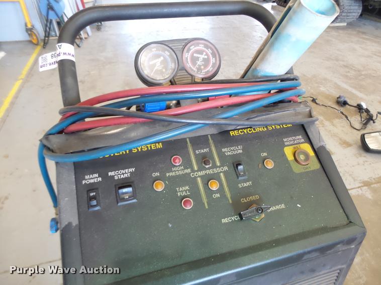 image for item AW9538 Robinair R134A refrigerant recycler