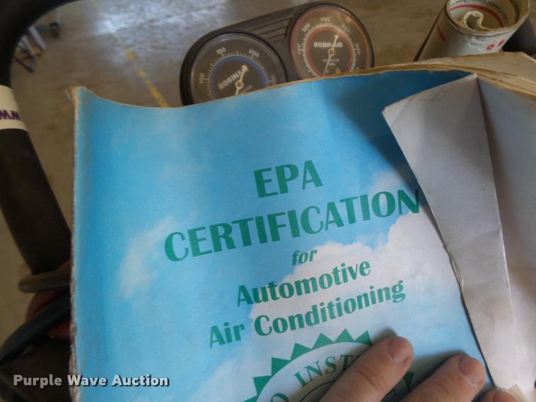 image for item AW9538 Robinair R134A refrigerant recycler