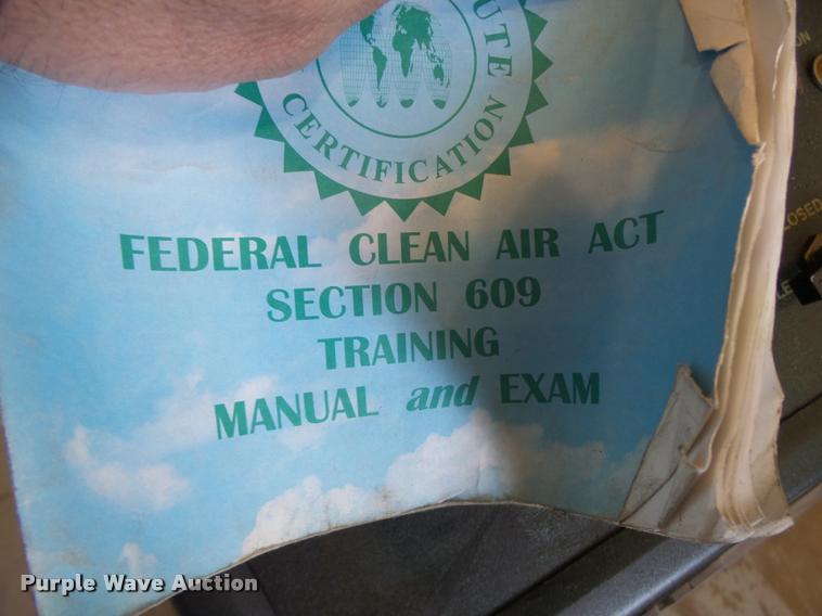 image for item AW9538 Robinair R134A refrigerant recycler