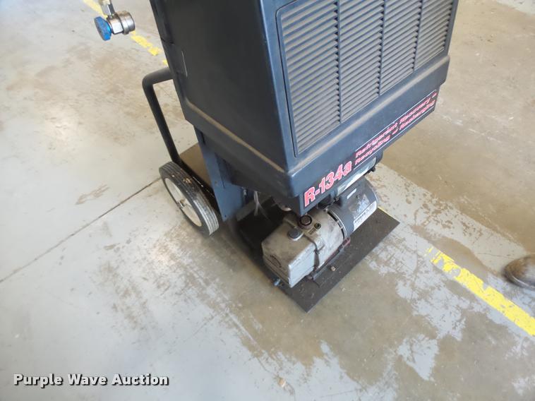 image for item AW9538 Robinair R134A refrigerant recycler