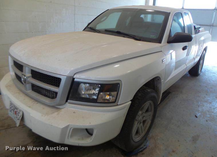 image for item AW9539 2010 Dodge Dakota Ext. Cab pickup truck