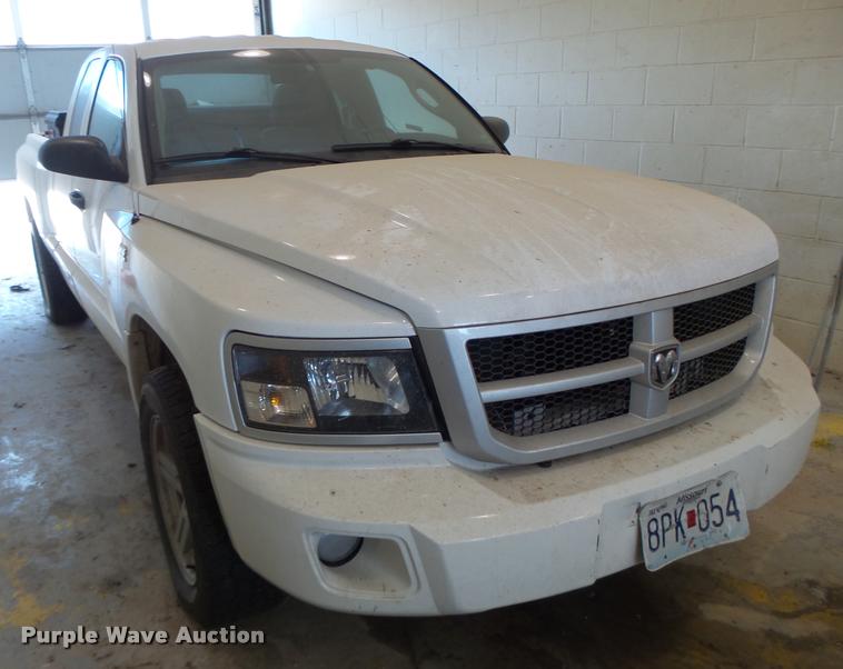 image for item AW9539 2010 Dodge Dakota Ext. Cab pickup truck