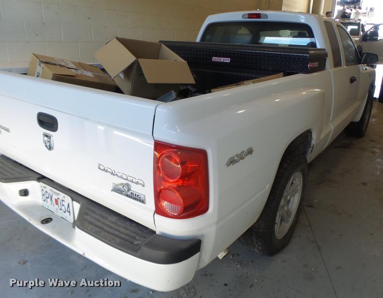 image for item AW9539 2010 Dodge Dakota Ext. Cab pickup truck