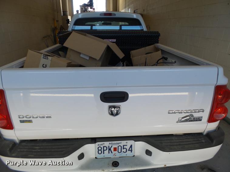 image for item AW9539 2010 Dodge Dakota Ext. Cab pickup truck