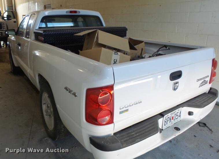 image for item AW9539 2010 Dodge Dakota Ext. Cab pickup truck