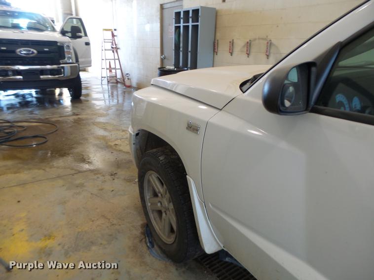 image for item AW9539 2010 Dodge Dakota Ext. Cab pickup truck
