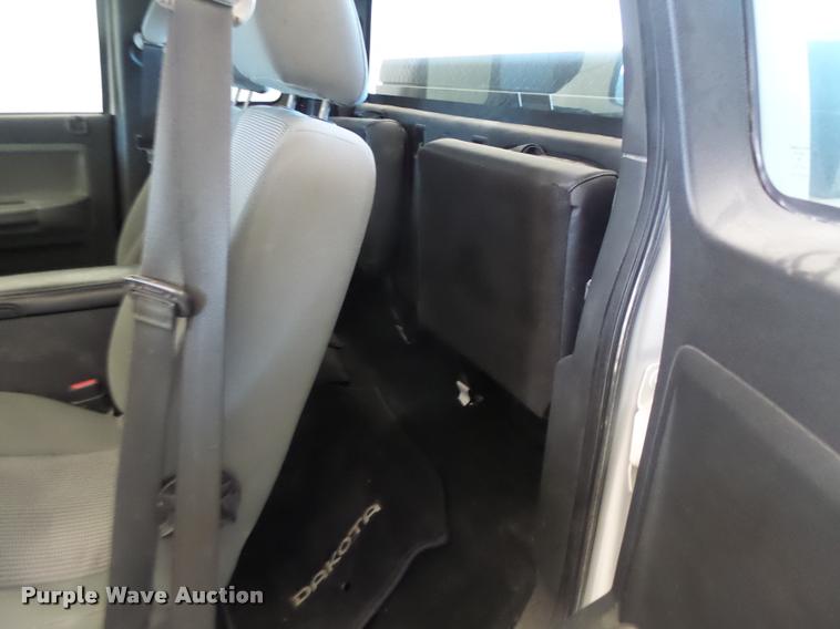 image for item AW9539 2010 Dodge Dakota Ext. Cab pickup truck