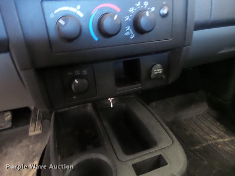 image for item AW9539 2010 Dodge Dakota Ext. Cab pickup truck