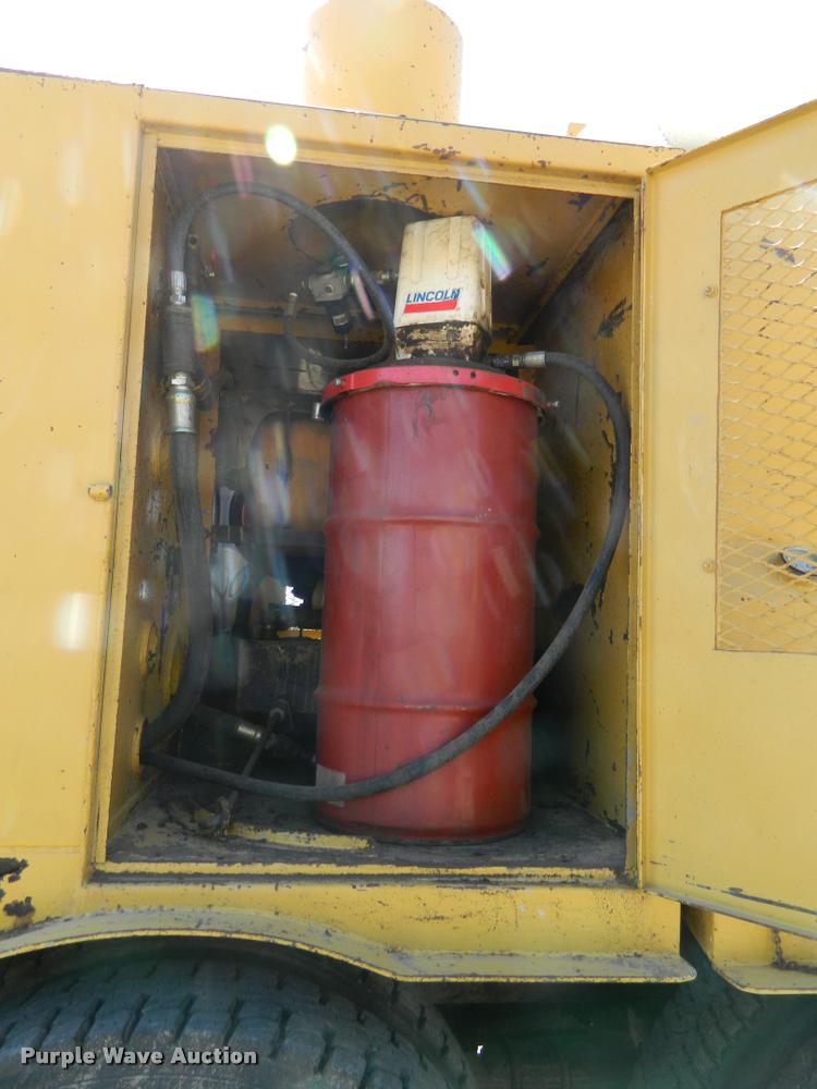 image for item BQ9752 1975 Ford fuel and lube truck