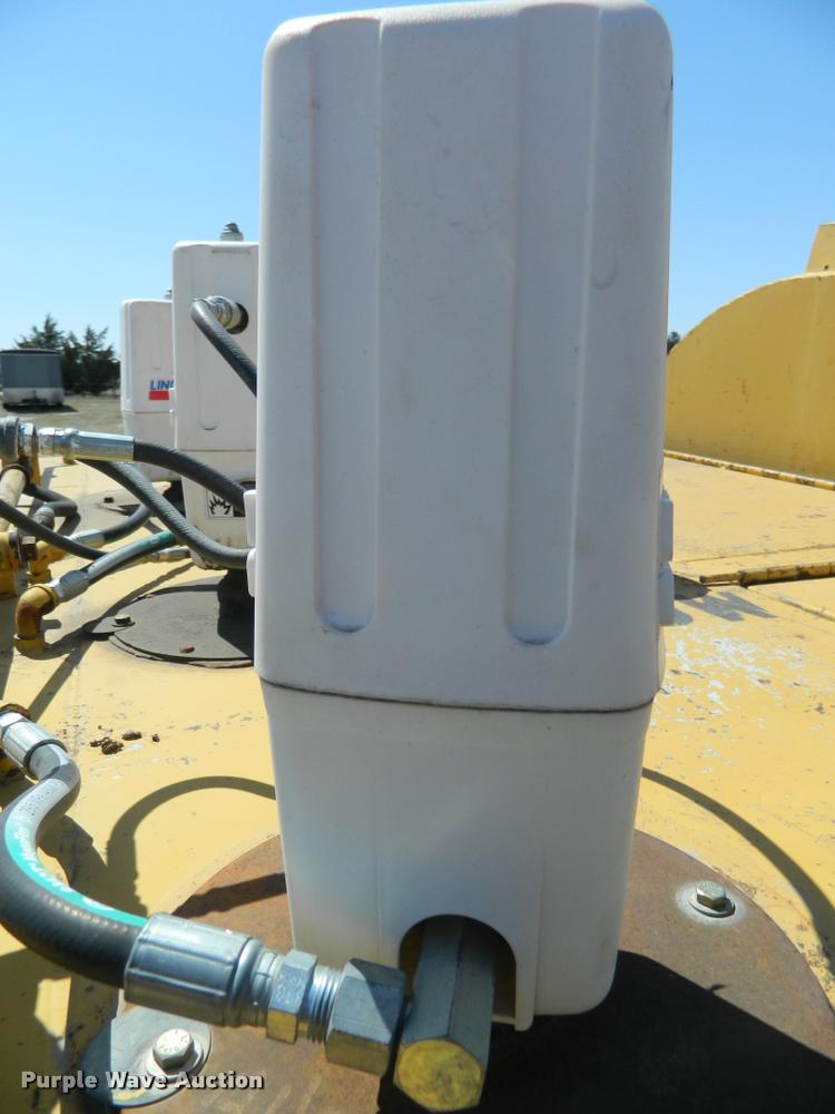 image for item BQ9752 1975 Ford fuel and lube truck