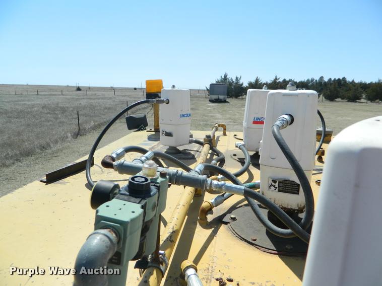 image for item BQ9752 1975 Ford fuel and lube truck