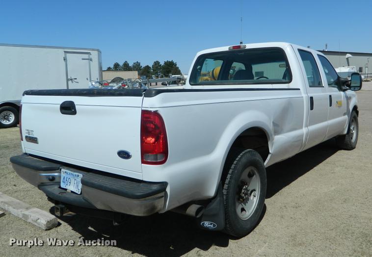 image for item BQ9753 2005 Ford F350 Super Duty Crew Cab pickup truck