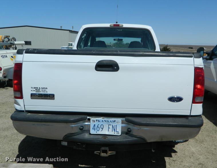 image for item BQ9753 2005 Ford F350 Super Duty Crew Cab pickup truck