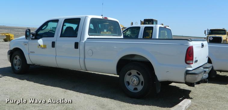 image for item BQ9753 2005 Ford F350 Super Duty Crew Cab pickup truck