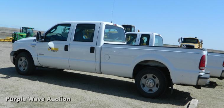 image for item BQ9753 2005 Ford F350 Super Duty Crew Cab pickup truck