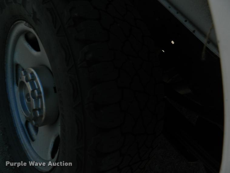 image for item BQ9753 2005 Ford F350 Super Duty Crew Cab pickup truck