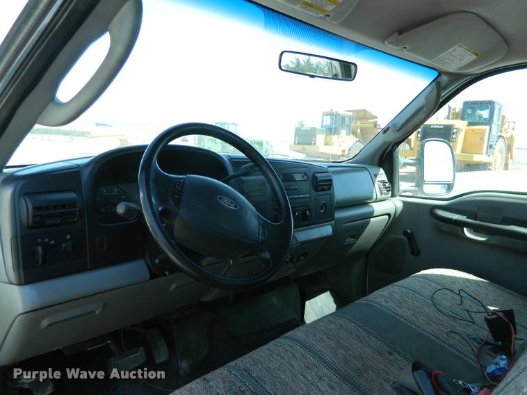 image for item BQ9753 2005 Ford F350 Super Duty Crew Cab pickup truck