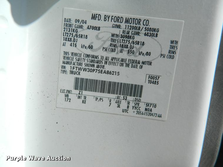 image for item BQ9753 2005 Ford F350 Super Duty Crew Cab pickup truck