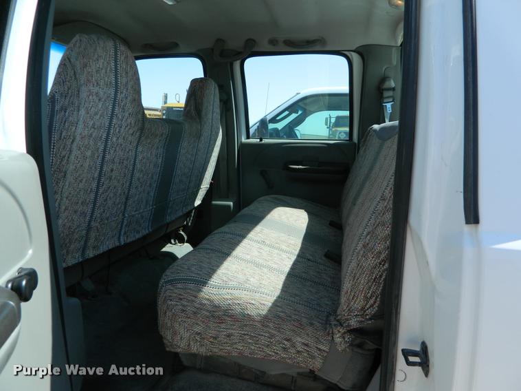 image for item BQ9753 2005 Ford F350 Super Duty Crew Cab pickup truck