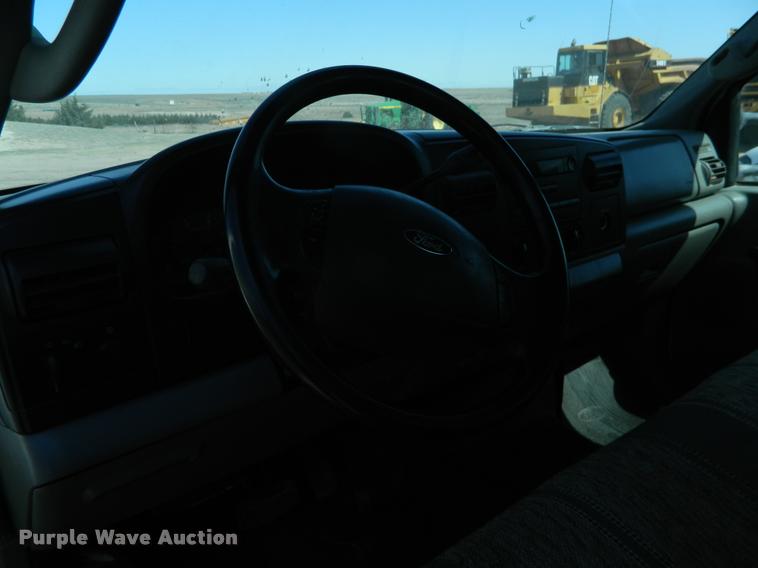 image for item BQ9753 2005 Ford F350 Super Duty Crew Cab pickup truck