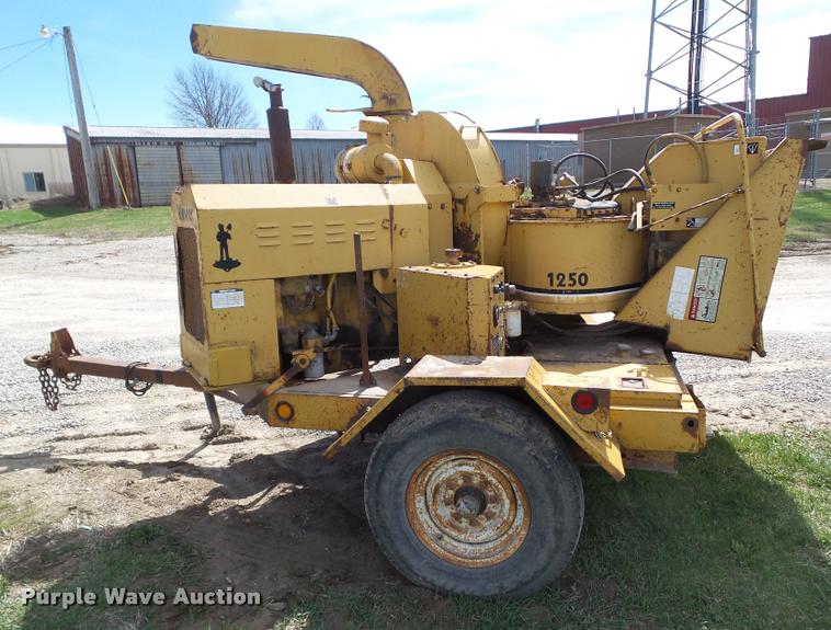 image for item CB9964 Vermeer BC1250 wood chipper