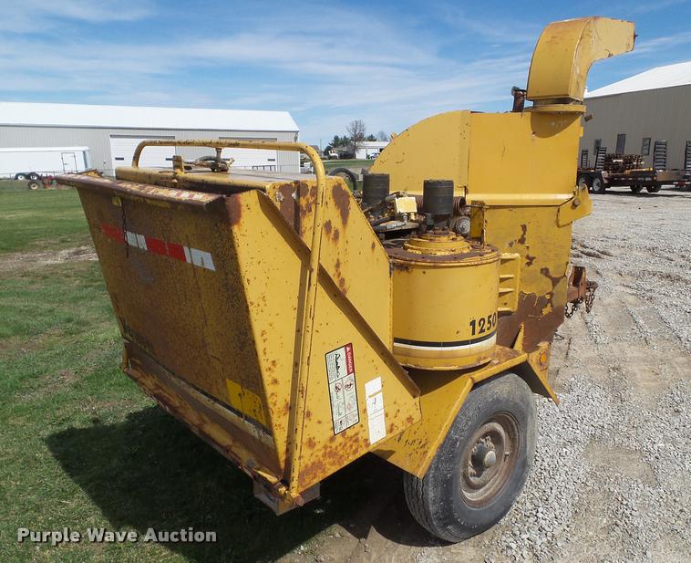 image for item CB9964 Vermeer BC1250 wood chipper
