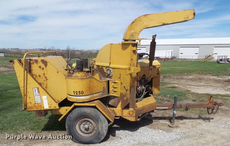 image for item CB9964 Vermeer BC1250 wood chipper