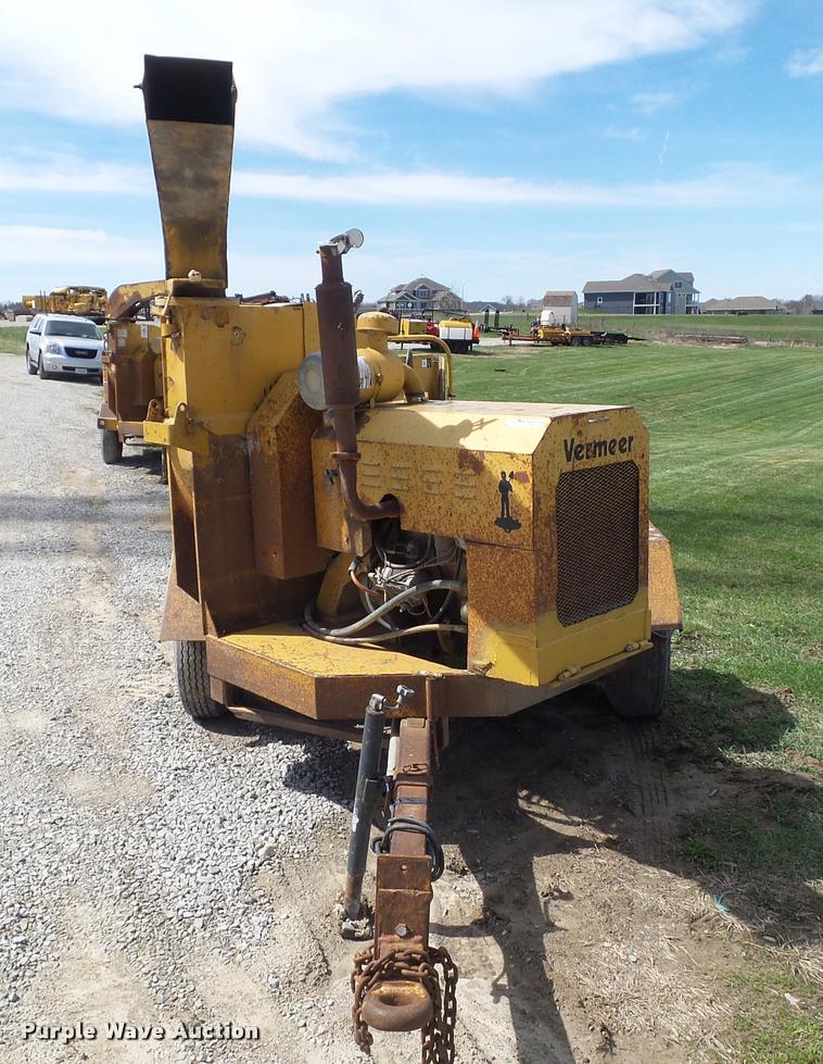 image for item CB9964 Vermeer BC1250 wood chipper
