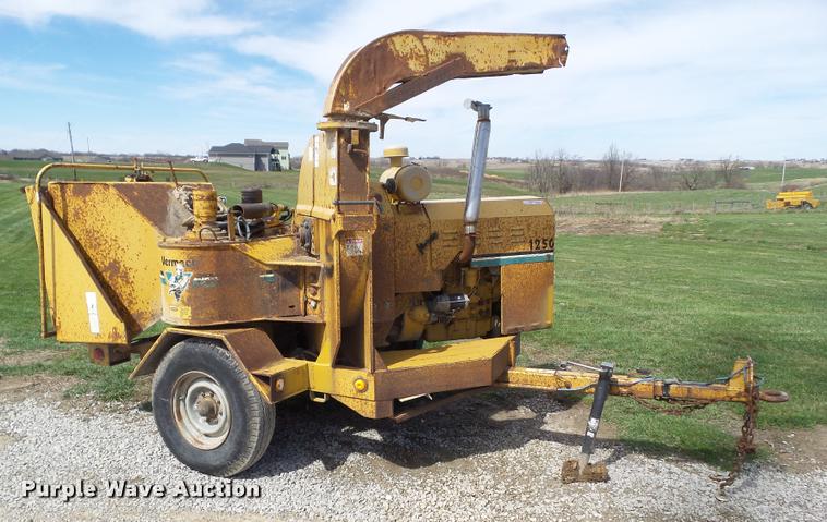 image for item CB9965 Vermeer BC1250 wood chipper
