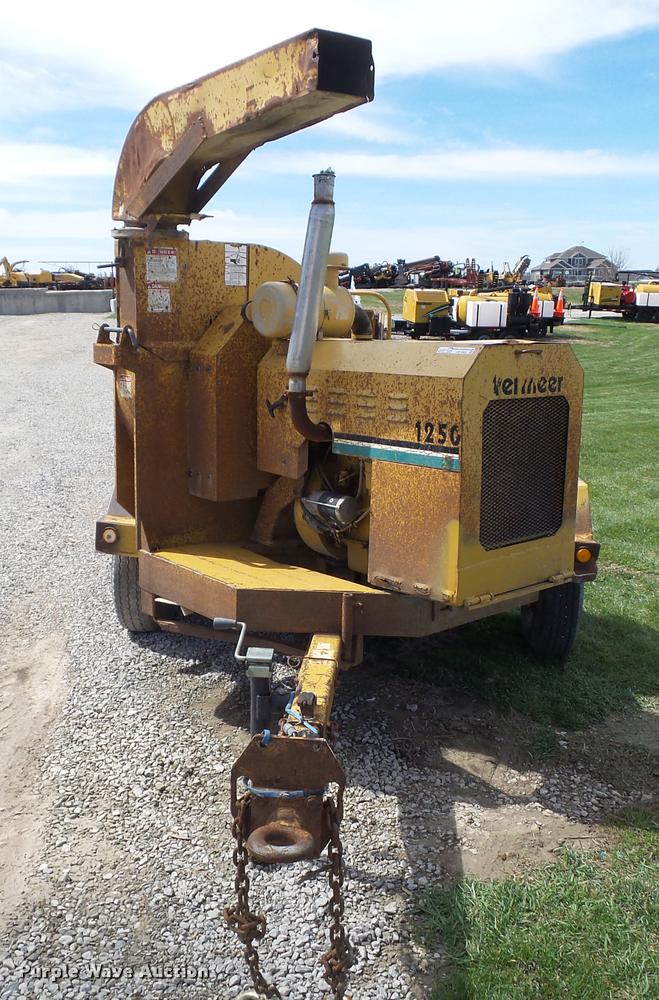 image for item CB9965 Vermeer BC1250 wood chipper