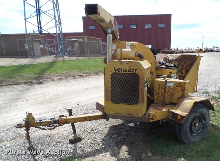 image for item CB9965 Vermeer BC1250 wood chipper