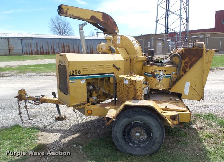 image for item CB9965 Vermeer BC1250 wood chipper