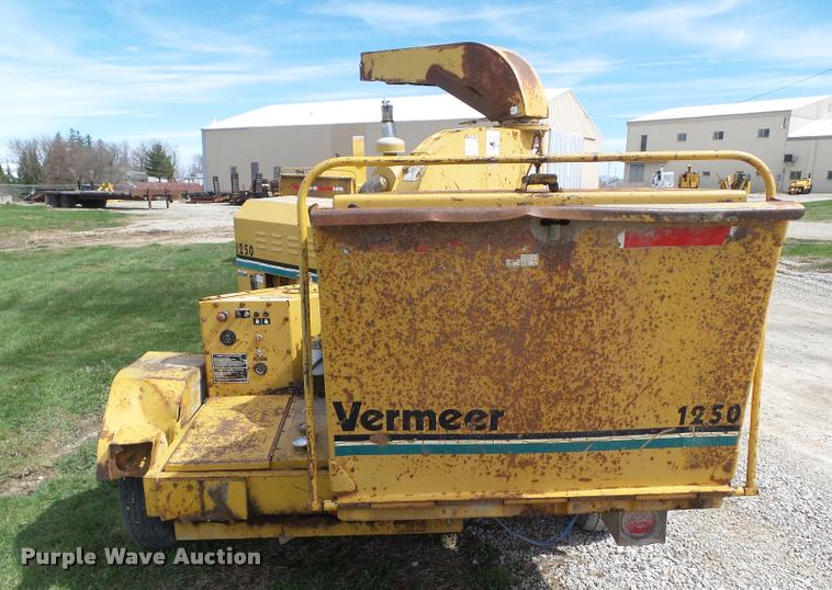 image for item CB9965 Vermeer BC1250 wood chipper