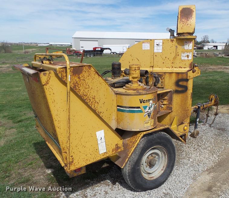 image for item CB9965 Vermeer BC1250 wood chipper