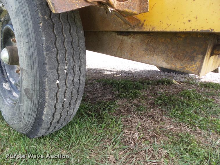 image for item CB9965 Vermeer BC1250 wood chipper