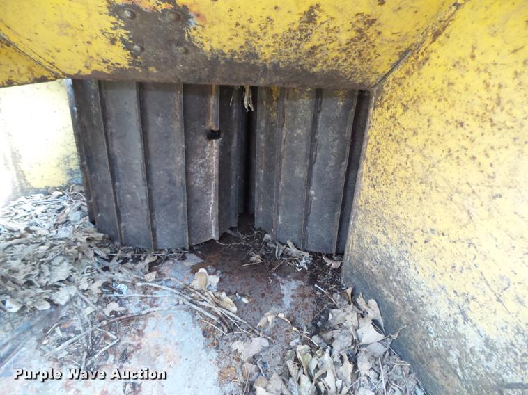 image for item CB9965 Vermeer BC1250 wood chipper