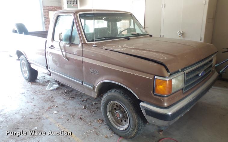 image for item DA0491 1991 Ford F150 pickup truck