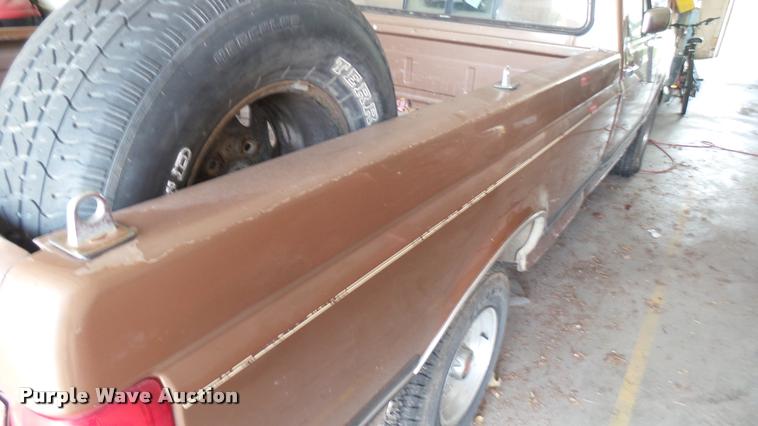 image for item DA0491 1991 Ford F150 pickup truck