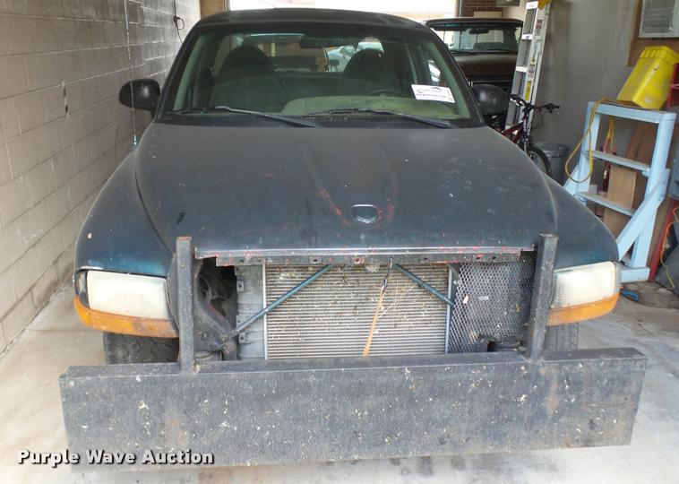 image for item DA0492 1998 Dodge Dakota Club Cab pickup truck