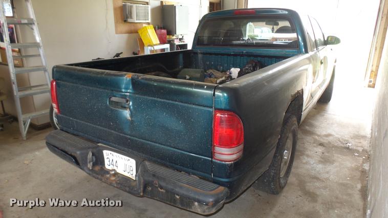 image for item DA0492 1998 Dodge Dakota Club Cab pickup truck